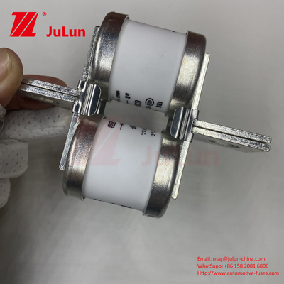 690V Rated Voltage BUSSMANN 630MMT M6/M8 Kurulum için Çift Düz Plakalı Bolt Tasarımı ile Seramik Otomobil Sigortaları