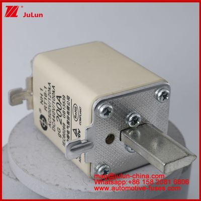 NH1 RT16-1 200A AC500V 120KA DC 440V 100KA Otomobil Keramik Otomatik Sigortalar Blade Mount EV / HEV Araç için Küçük Boyutlu Yüksek Değerlendirilmiş Akım Kısa devre Koruması
