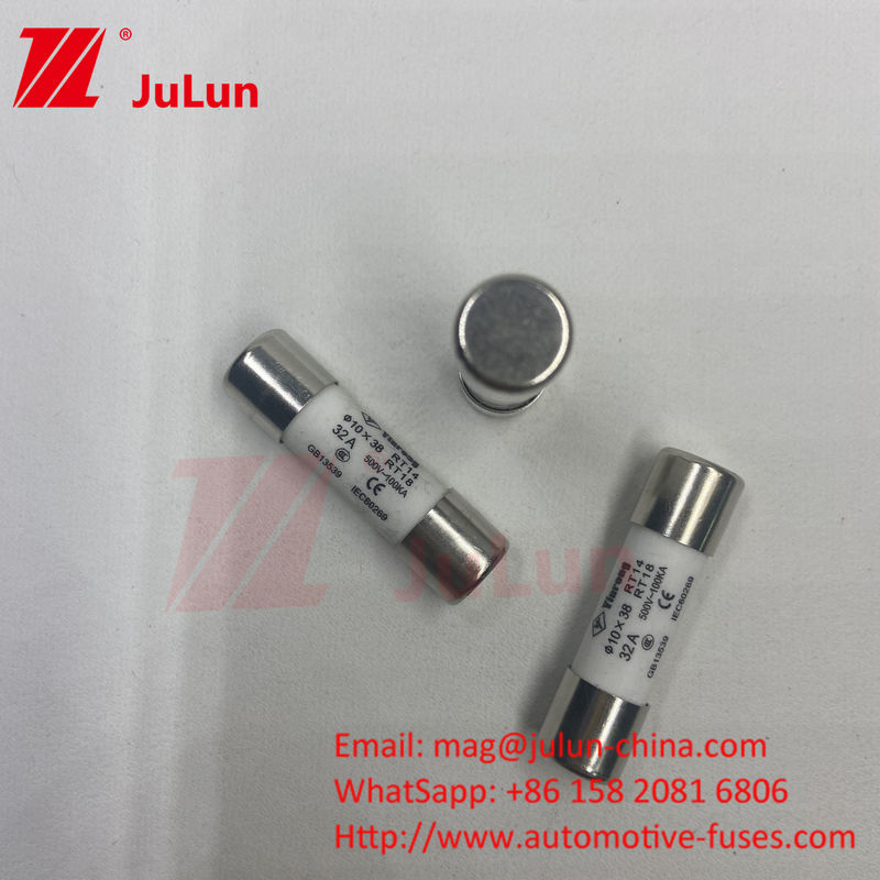 10*38mm FUSE 15A 690VDC Panel Mount Solar PV Fuse Güçlü PV String Koruması İçin