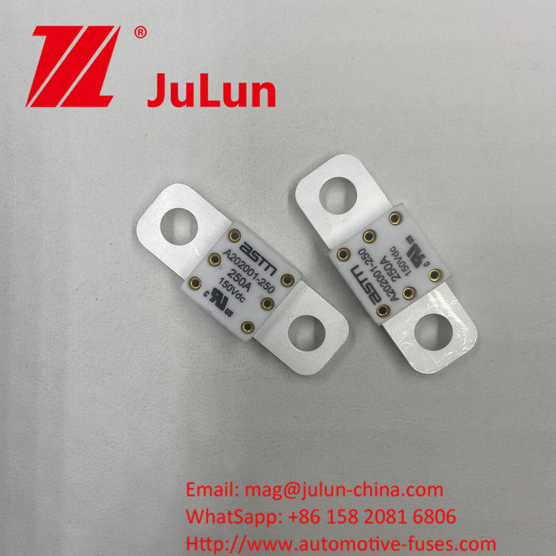 A202001-100A EV çekiş sistemi için 150VDC Keramik Otomobil Sigortaları 11-13N·m için önerilen sıkı tork M8 kurulum için