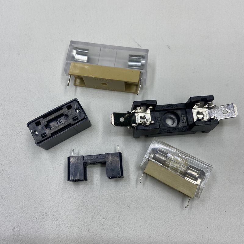 Sahip sigorta 5 * 20mm Maksimum Voltaj 10A 250VDC Seramik sigorta 6x30mm PCBA üzerinde