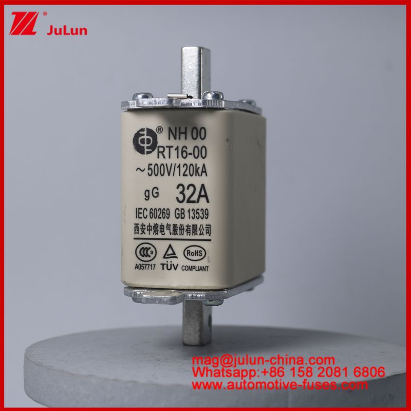 32A 500V NH00 RT16-00 120KA Keramik Araç Sigorta Otomobil Blade Mount EV / HEV Araç Durumu için
