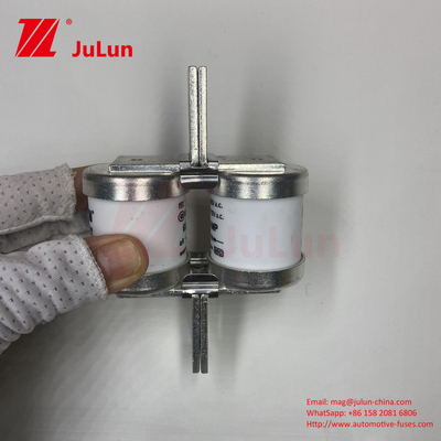 690V Rated Voltage BUSSMANN 630MMT M6/M8 Kurulum için Çift Düz Plakalı Bolt Tasarımı ile Seramik Otomobil Sigortaları